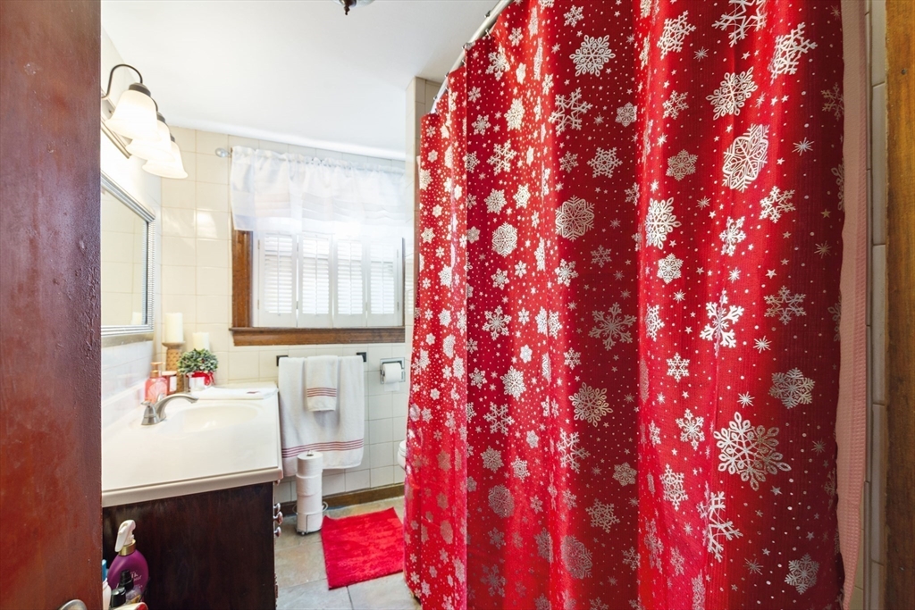 178 Reed Street Hanson, MA 02341 - Photo 4 of 16 Gallery Image 4