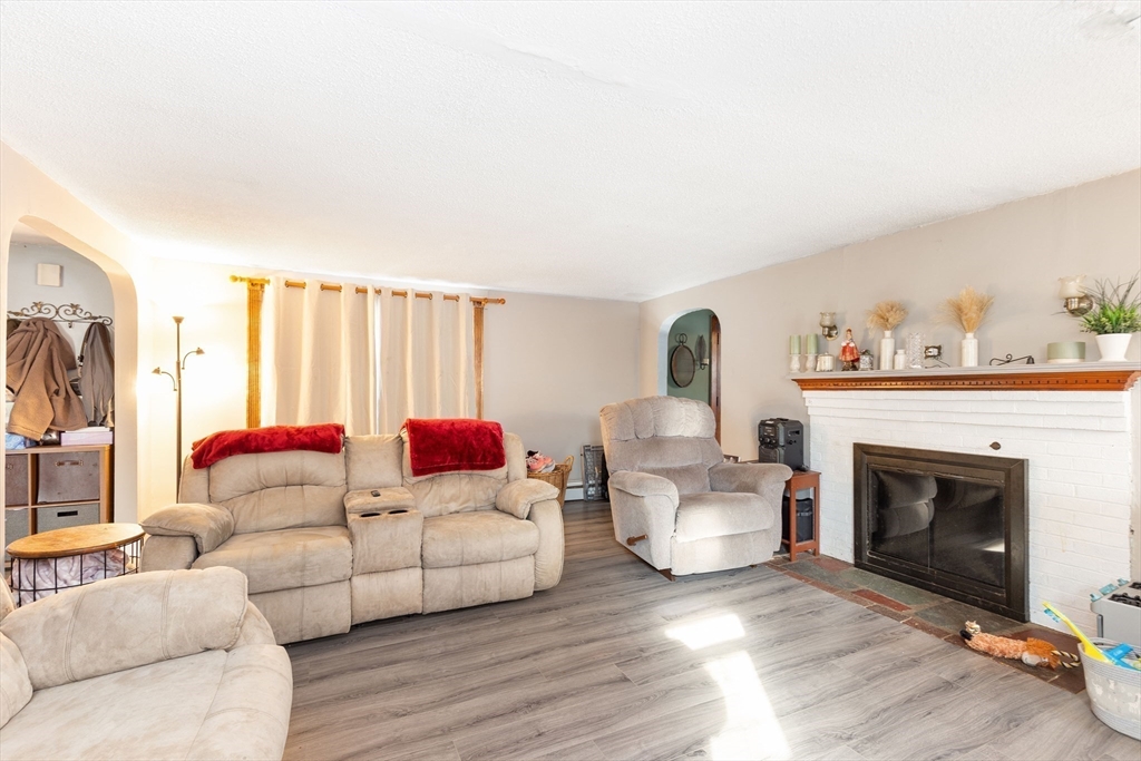 178 Reed Street Hanson, MA 02341 - Photo 7 of 16 Gallery Image 7