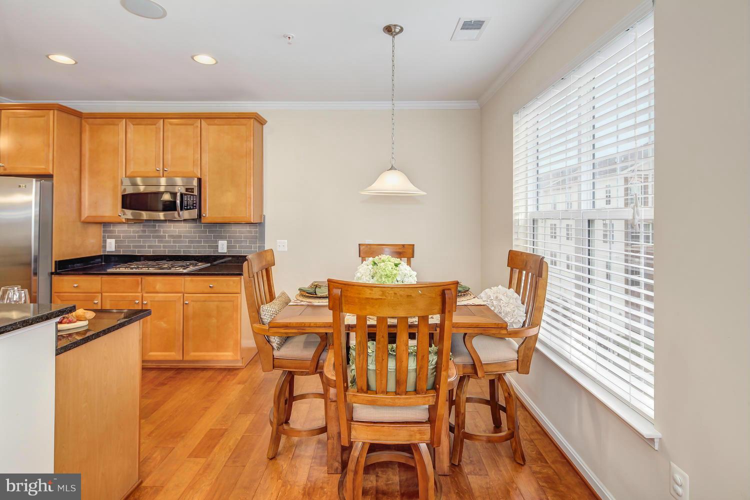 9502 Lee Court Manassas, VA 20110 - Photo 16 of 30 Kitchen