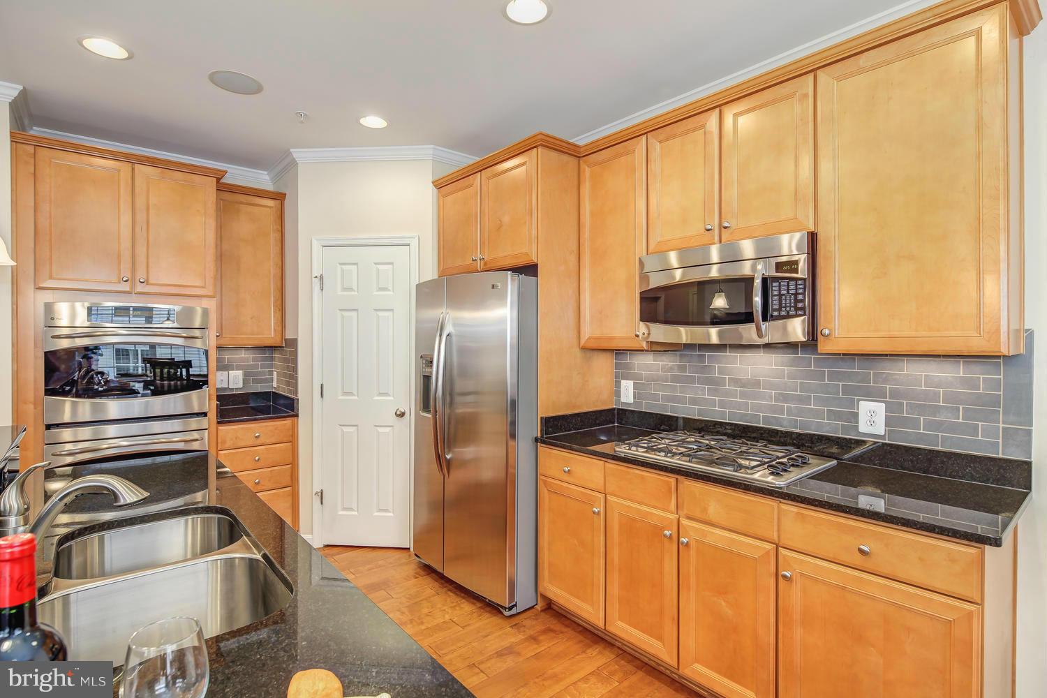 9502 Lee Court Manassas, VA 20110 - Photo 17 of 30 Kitchen