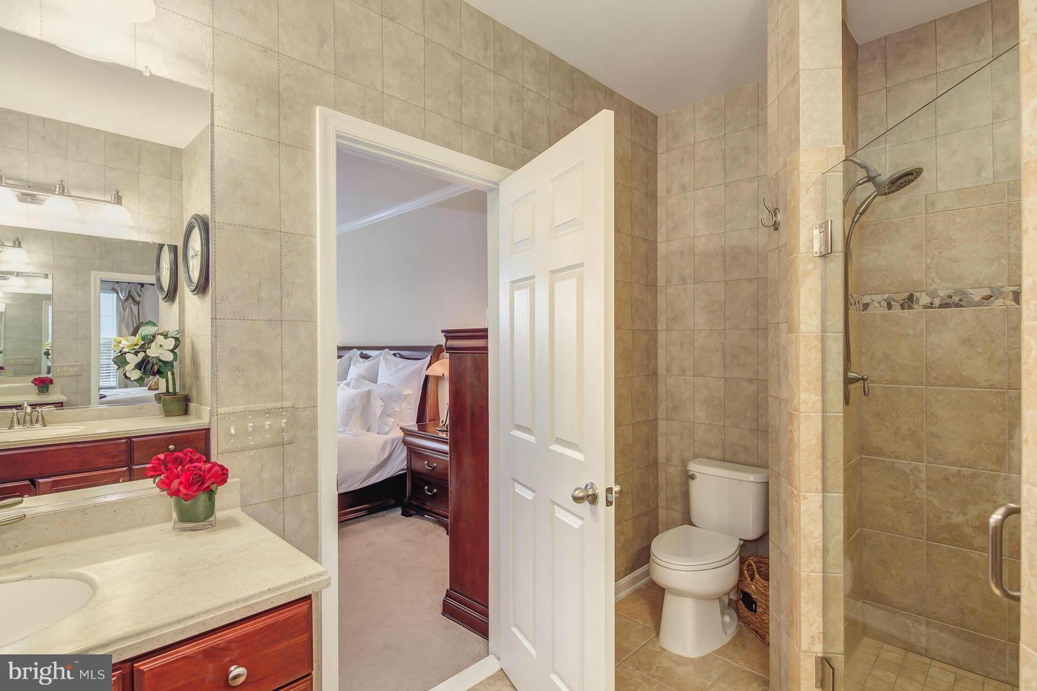 9502 Lee Court Manassas, VA 20110 - Photo 23 of 30 Bath (Master)