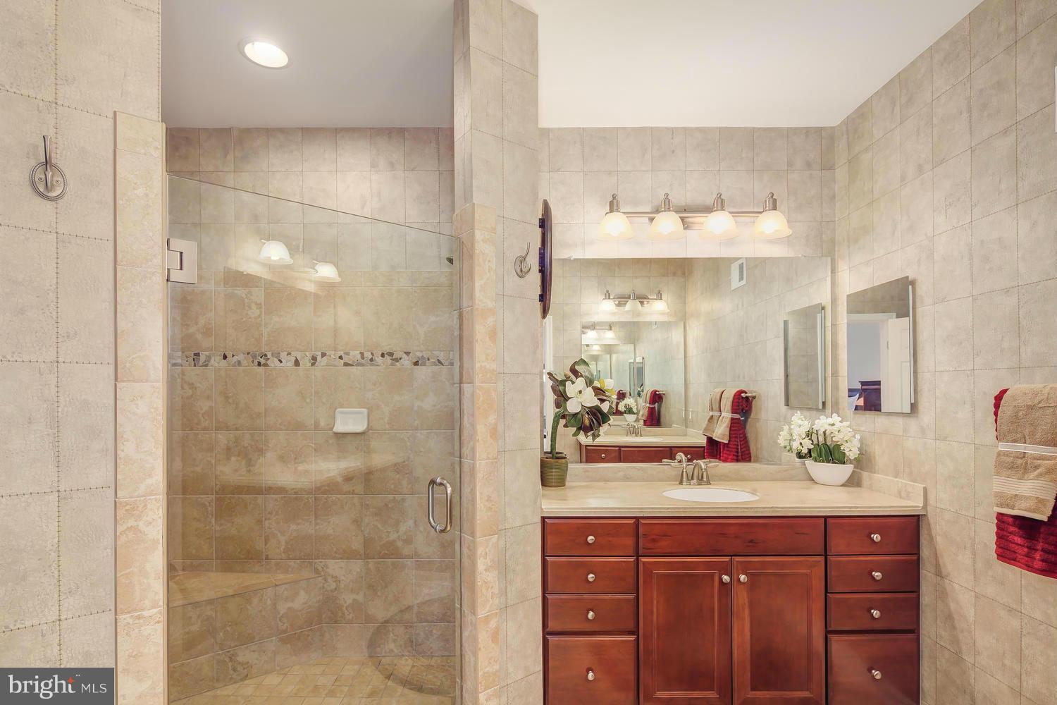 9502 Lee Court Manassas, VA 20110 - Photo 24 of 30 Bath (Master)