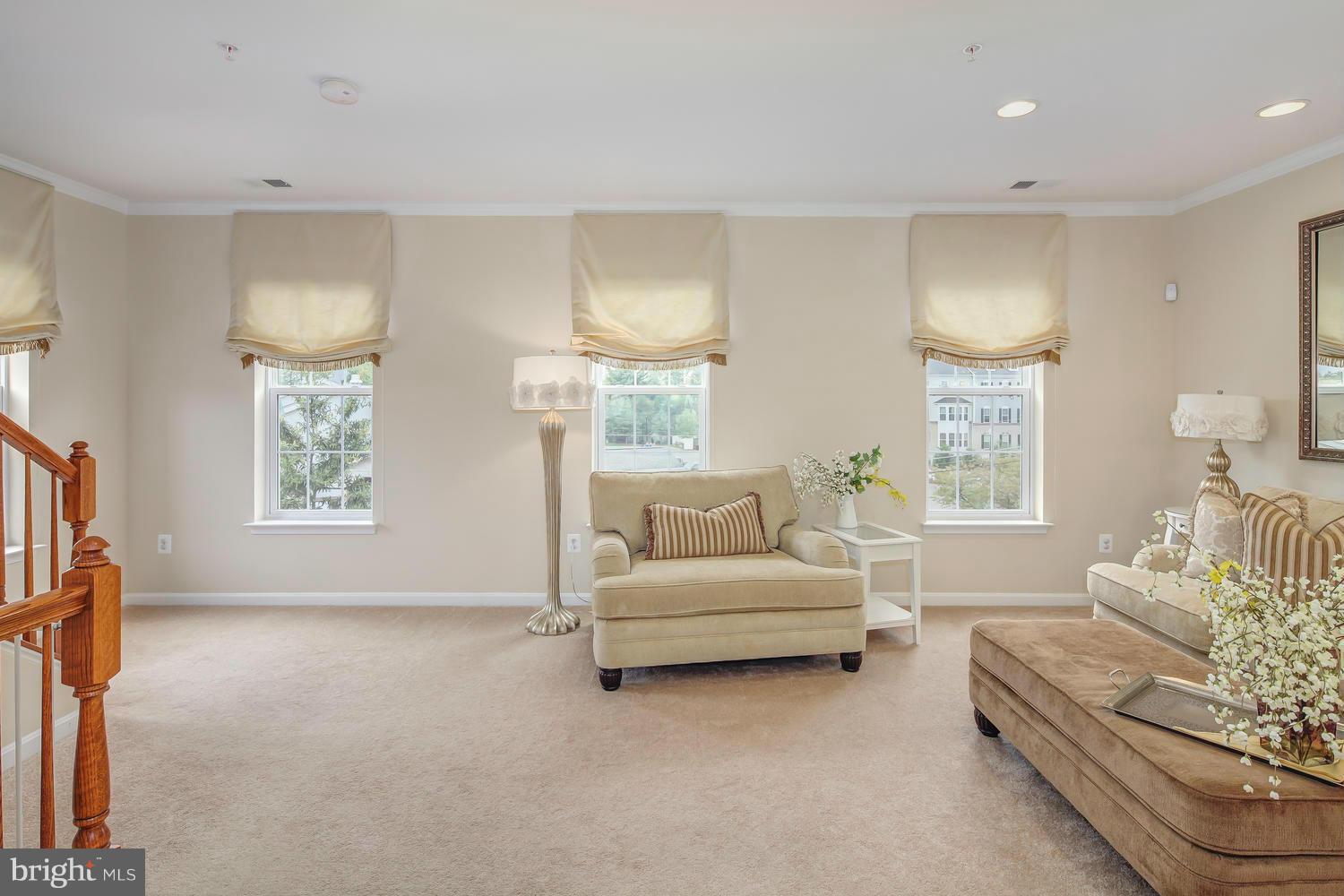 9502 Lee Court Manassas, VA 20110 - Photo 4 of 30 Living Room