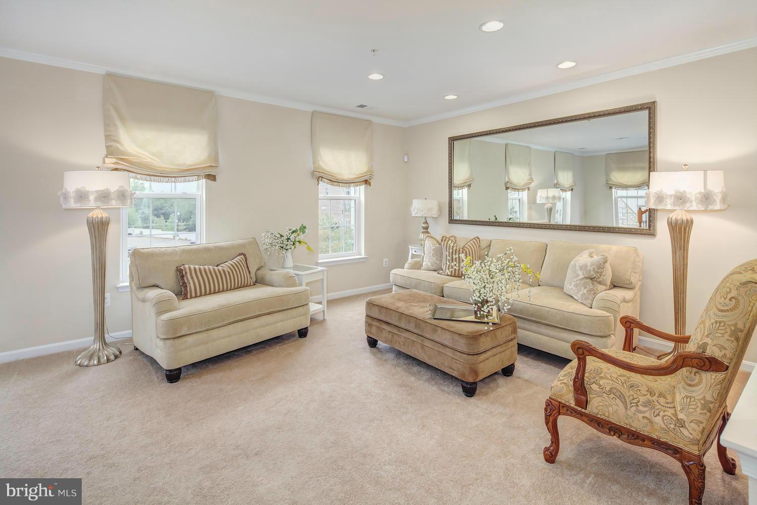 9502 Lee Court Manassas, VA 20110 - Photo 5 of 30 Living Room