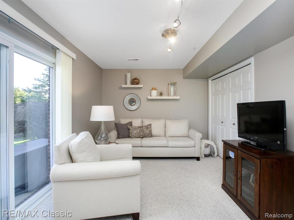 403 Cherry Orchard Road Canton, MI 48188 - Photo 20 of 24