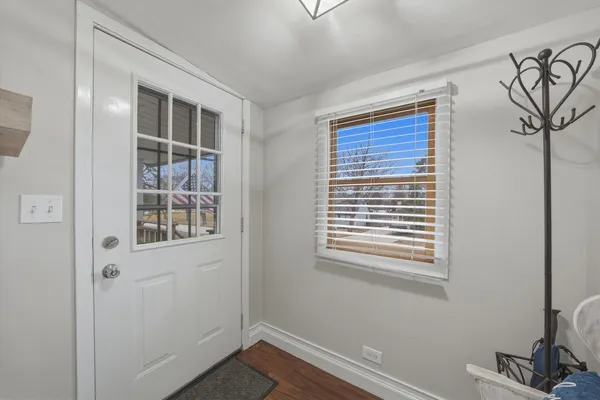 a view of an empty room with windows and closet