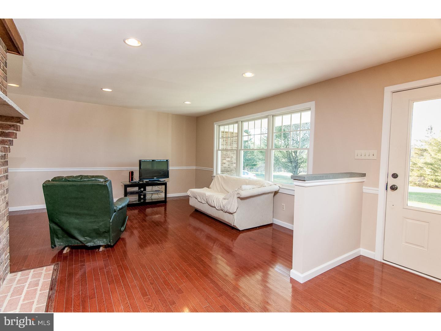 780 Quarry Road Harleysville, PA 19438 - Photo 4 of 24 Living Room