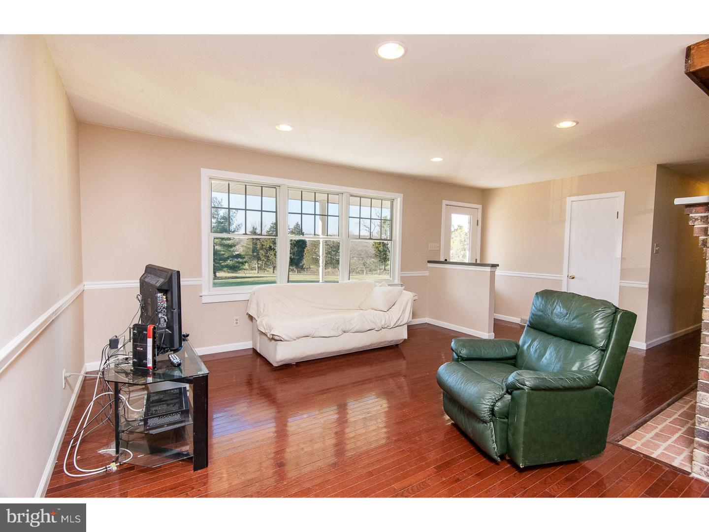 780 Quarry Road Harleysville, PA 19438 - Photo 5 of 24 Living Room