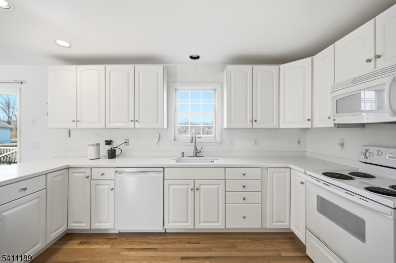 96 Brighton Road Andover, NJ 07821 - Photo 4 of 26