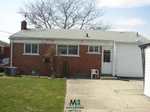 24864 Kelly Road Eastpointe, MI 48021 - Photo 8 of 9 419145-7.JPG