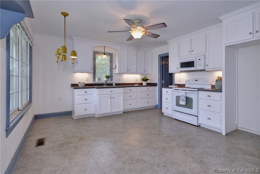 1470 Mercer Road Gloucester Point, VA 23062 - Photo 9 of 34 Gallery Image 9