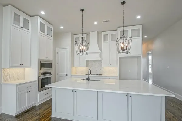 $399,900 | 633 Cougar Drive, Arabi, LA 70032