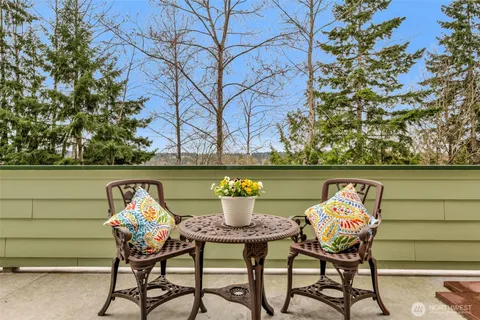 $1,199,000 | 10518 157th Avenue Northeast, Redmond, WA 98052