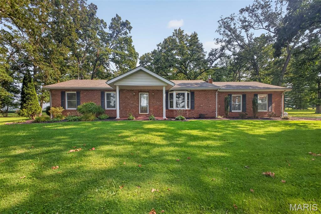 8861 Gilmore Lake Road Columbia, IL 62236 - Photo 3 of 82 Gallery Image 3