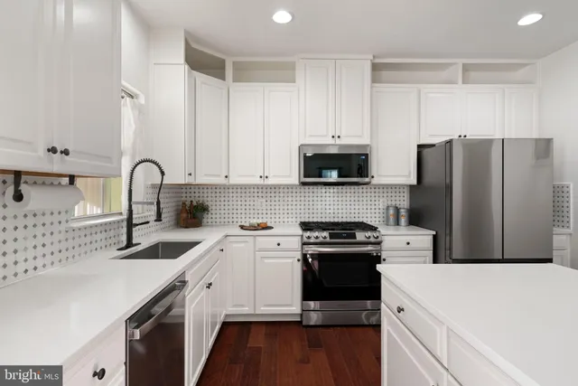 $800,000 | 2321 Sweet Pepperbrush Loop, Dumfries, VA 22026