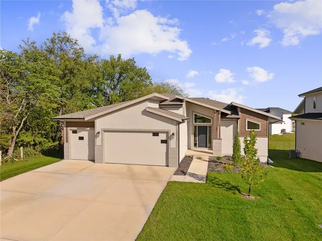 $723,400 | 25102 West 90th Terrace, Lenexa, KS 66227