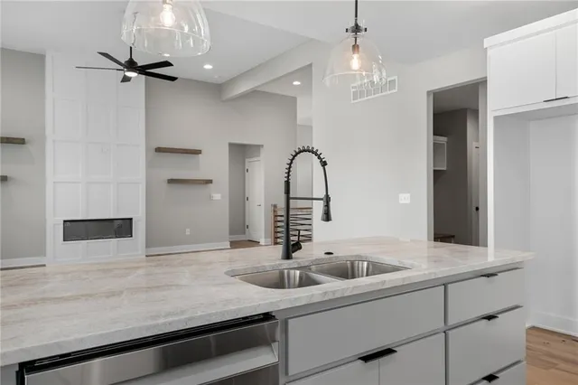 $725,400 | 25102 West 90th Terrace, Lenexa, KS 66227