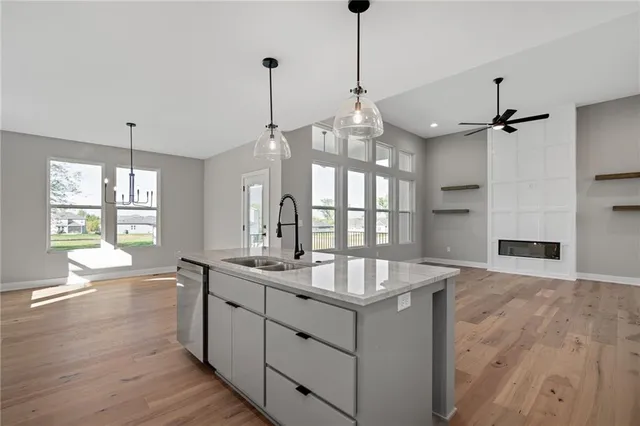 $725,400 | 25102 West 90th Terrace, Lenexa, KS 66227