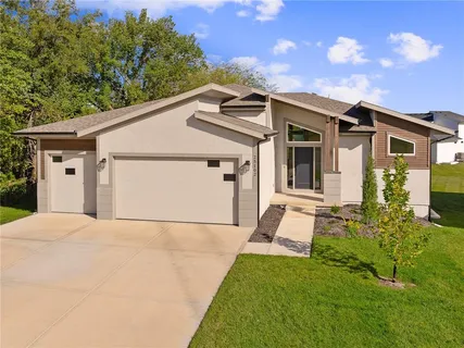 $723,400 | 25102 West 90th Terrace, Lenexa, KS 66227