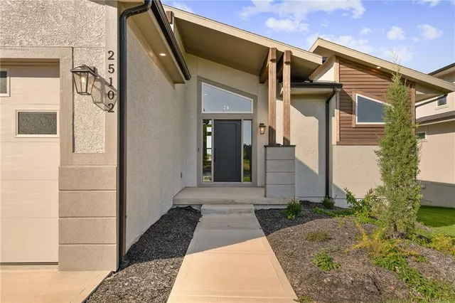 $725,400 | 25102 West 90th Terrace, Lenexa, KS 66227