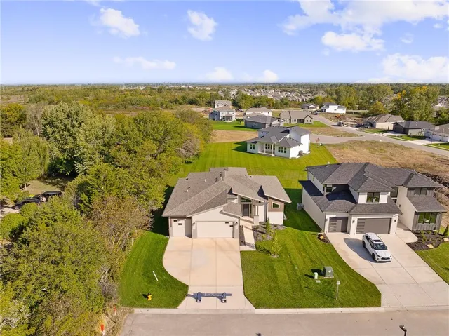 $725,400 | 25102 West 90th Terrace, Lenexa, KS 66227