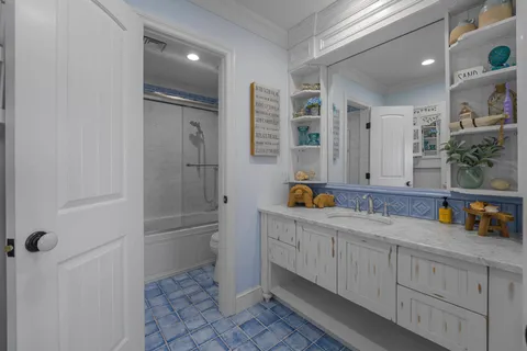 $6,950,000 | 278 West Lake Drive, Montauk, NY 11954