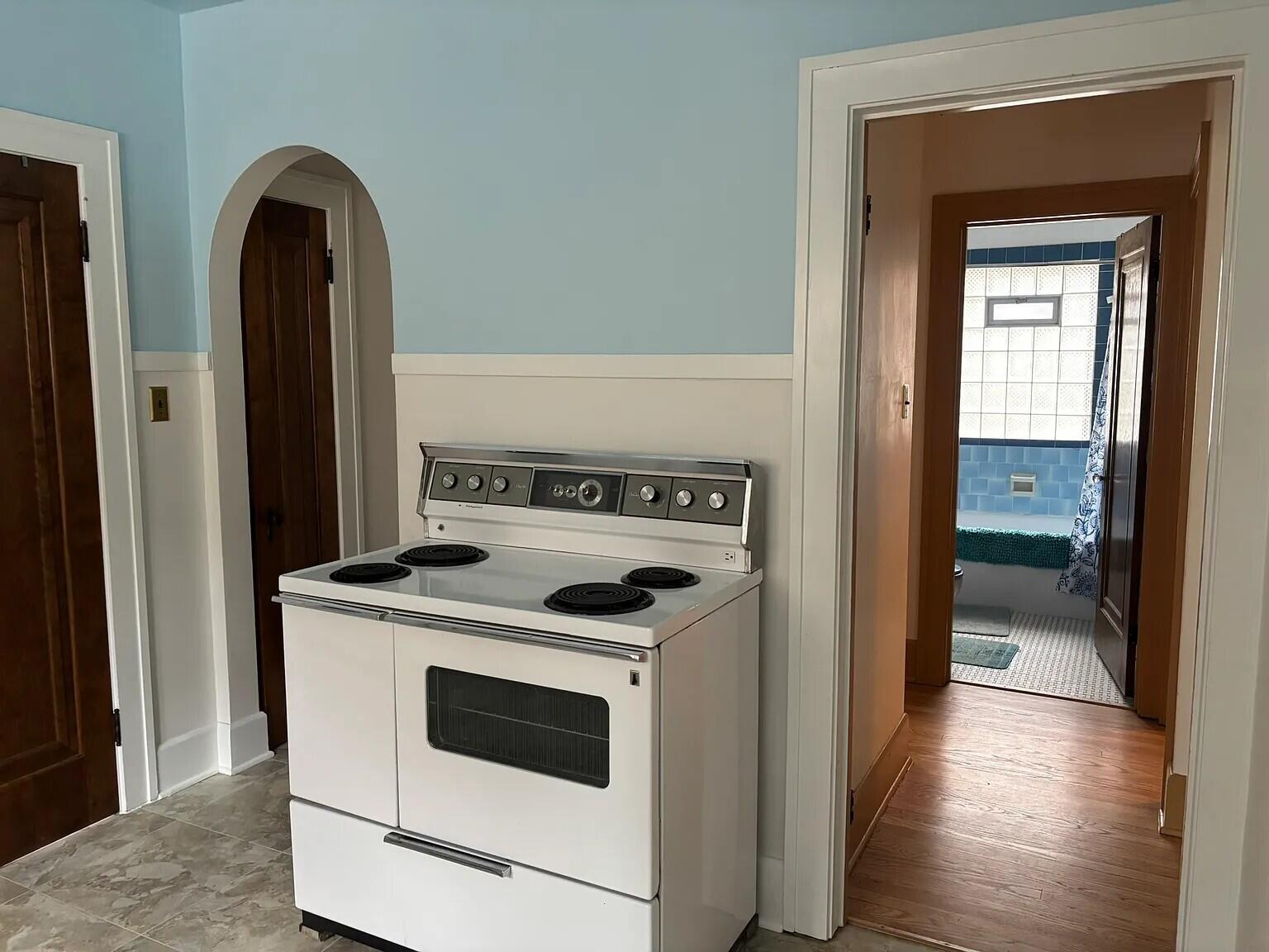 1238 Monroe Avenue Racine, WI 53405 - Photo 10 of 33 Kitchen2