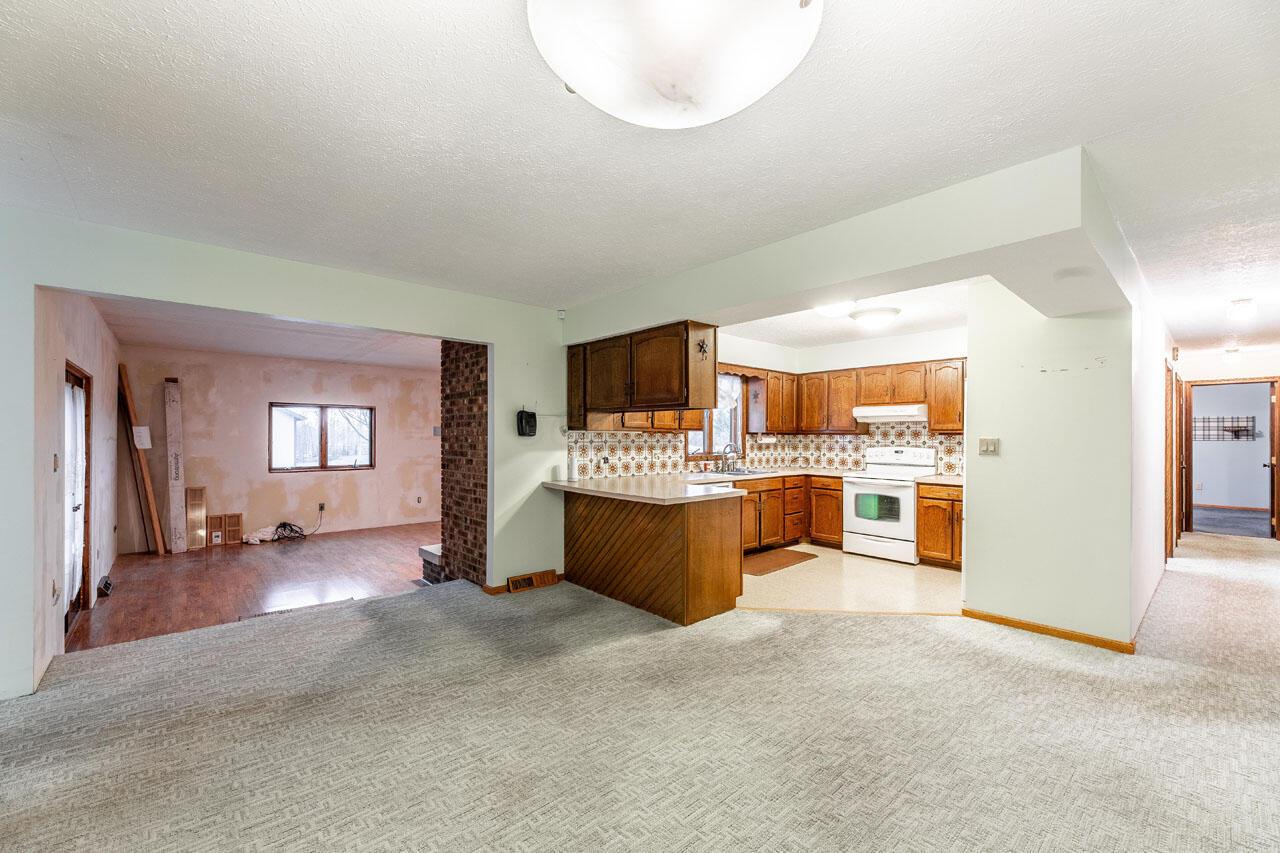 3744 Hazelton-Etna Road Southwest Pataskala, OH 43062 - Photo 7 of 87 View to Family Room