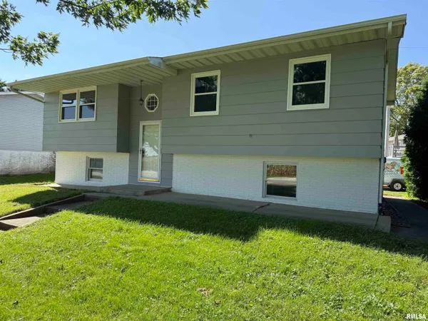 $184,000 | 104 Highway 84, Cordova, IL 61242