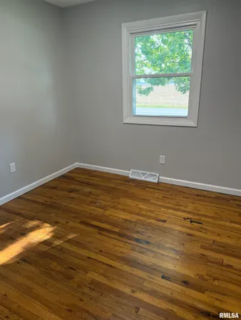 $184,000 | 104 Highway 84, Cordova, IL 61242
