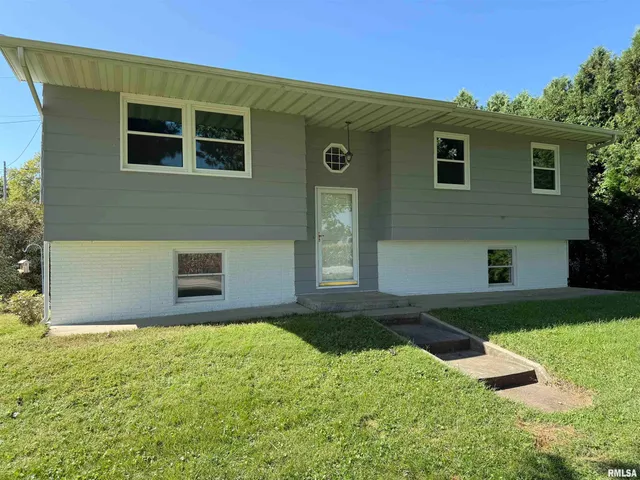 $195,000 | 104 Highway 84, Cordova, IL 61242