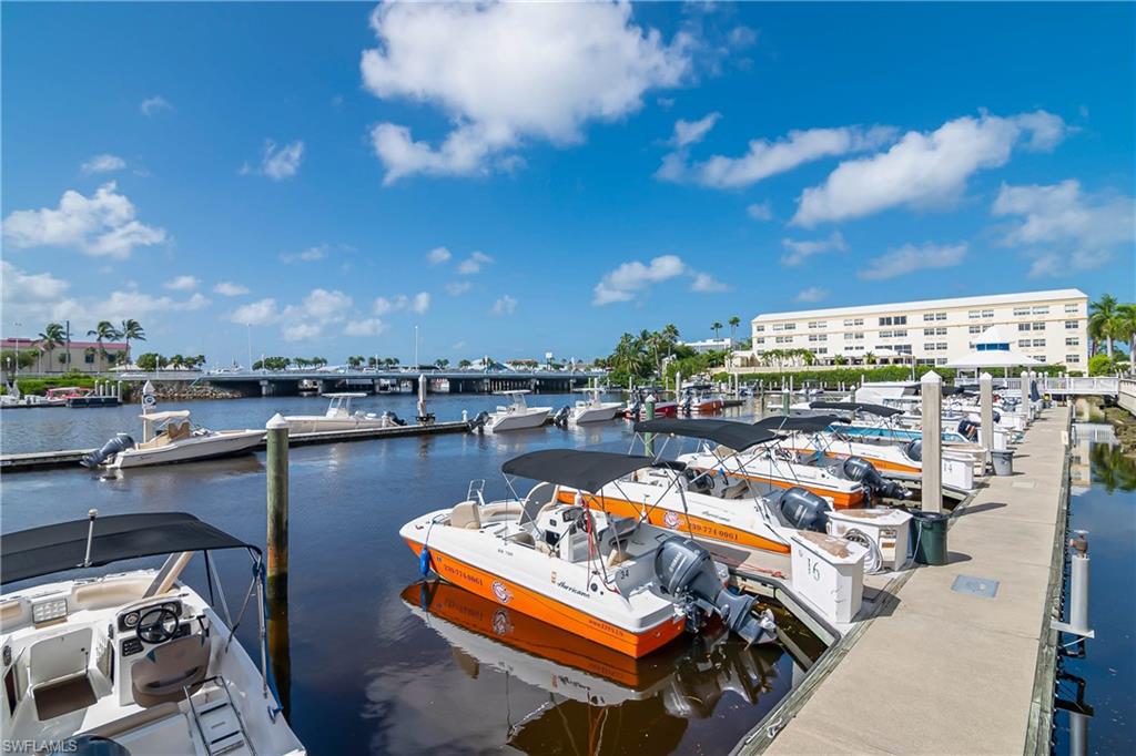 451 Bayfront Place, Unit 5201 Naples, FL 34102 - Photo 34 of 38 a city view with sitting space