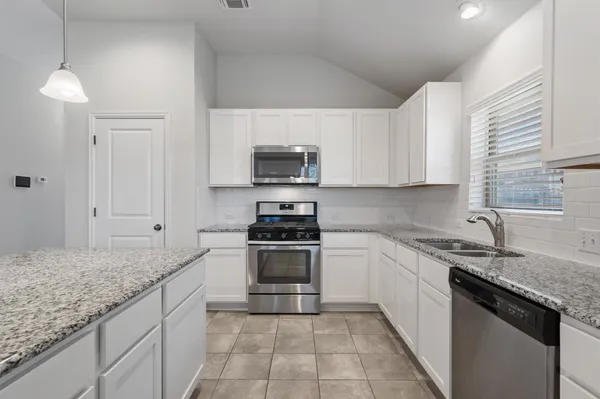 $1,950 | 221 Bridgestone Way, Buda, TX 78610