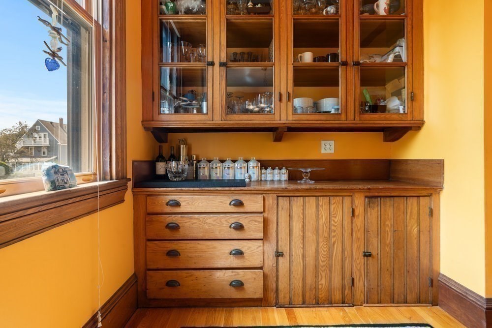 191 Cottage Park Road Winthrop, MA 02152 - Photo 11 of 41 a view of a entryway