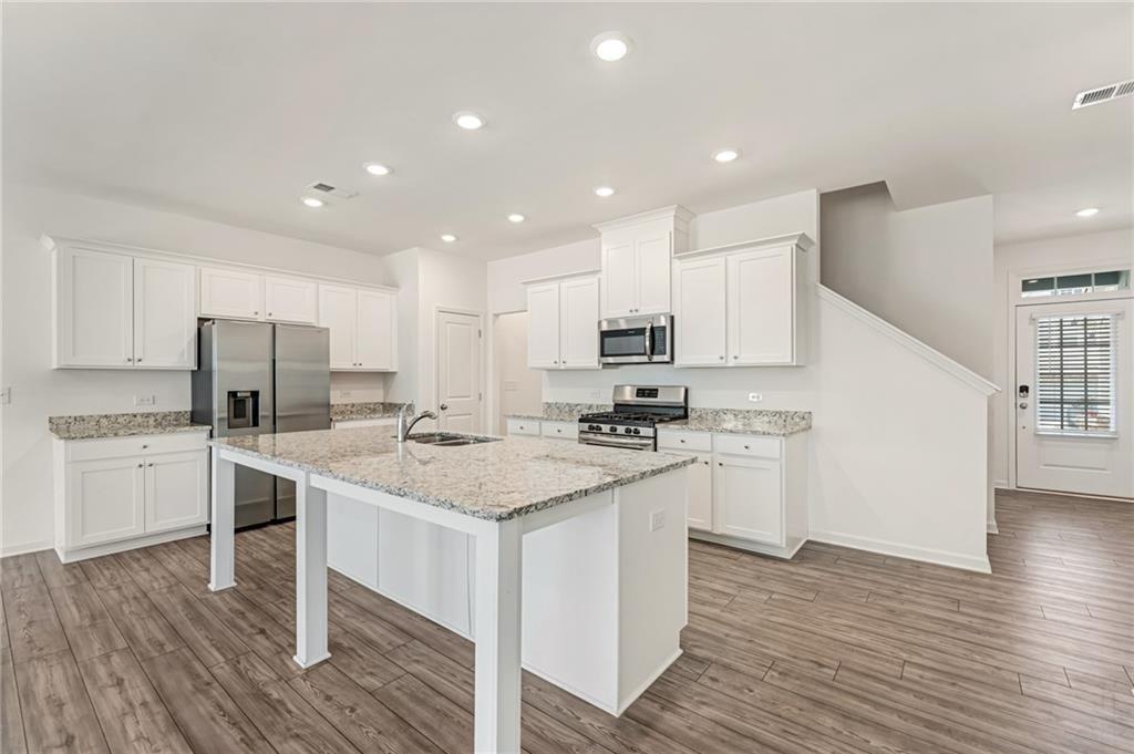 649 Isom Walk Suwanee, GA 30024 - Photo 7 of 31