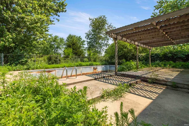 $230,000 | 933 East Bocock Road, Marion, IN 46952