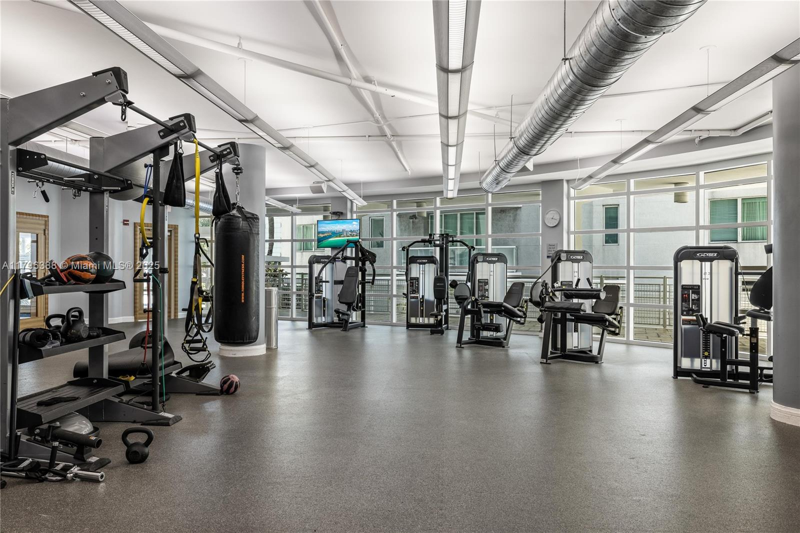 244 Biscayne Boulevard, Unit 645 Miami, FL 33132 - Photo 32 of 45 a view of a room with gym equipment and wooden floor