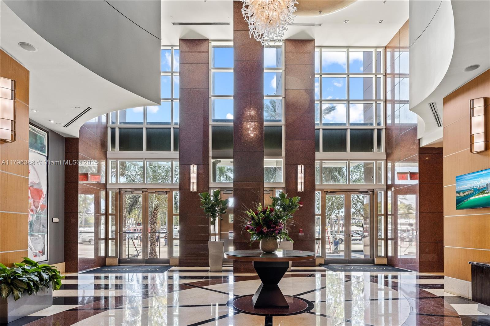 244 Biscayne Boulevard, Unit 645 Miami, FL 33132 - Photo 36 of 45 a building view with outdoor space