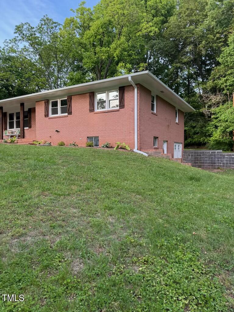 195 Horseshoe Road Madison, NC 27025 - Photo 2 of 45 IMG_9029