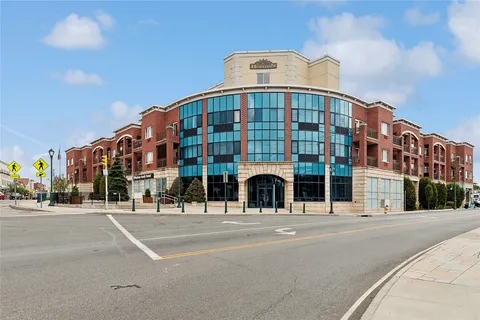 $435,000 | 130 Post Avenue, Unit 316, Westbury, NY 11590