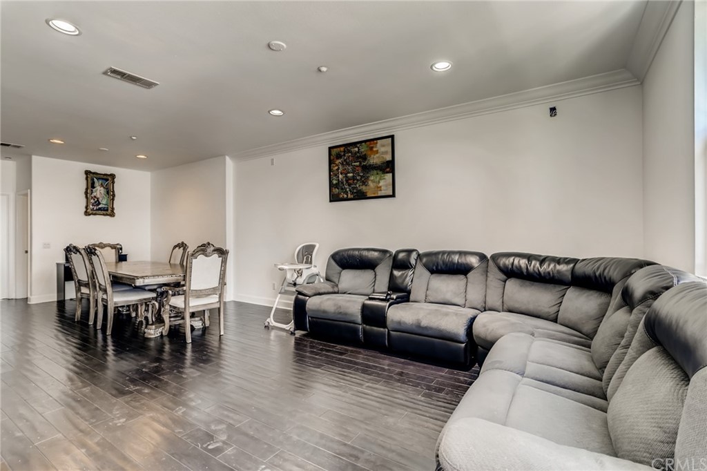 8041 Monaco Stanton, CA 90680 - Photo 3 of 28