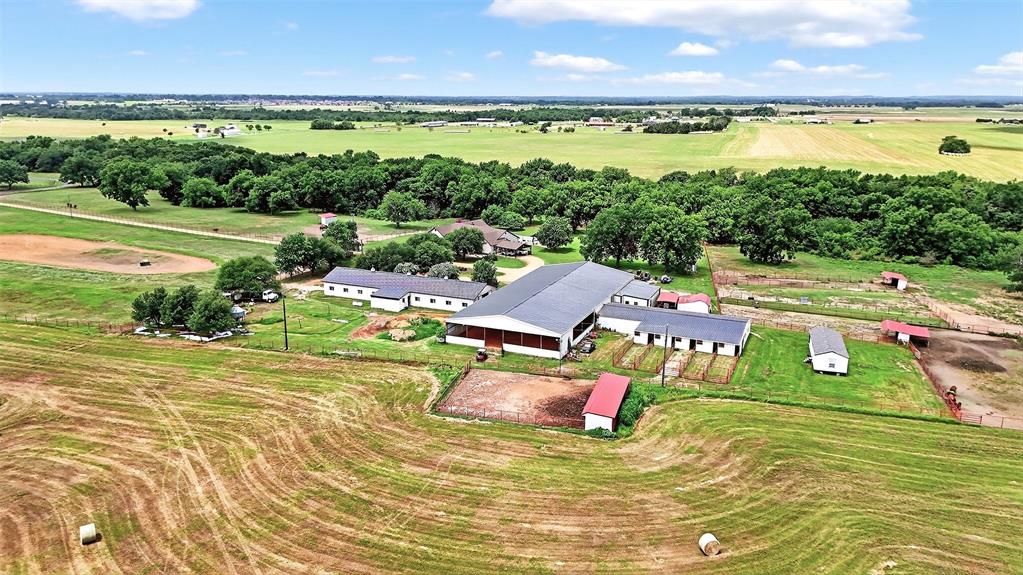 1717 Batey Road Collinsville, TX 76233 - Photo 5 of 40 a view of an ocean and beach