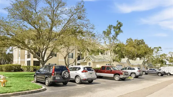 $2,000 | 5160 Northridge Road, Unit 301, Sarasota, FL 34238