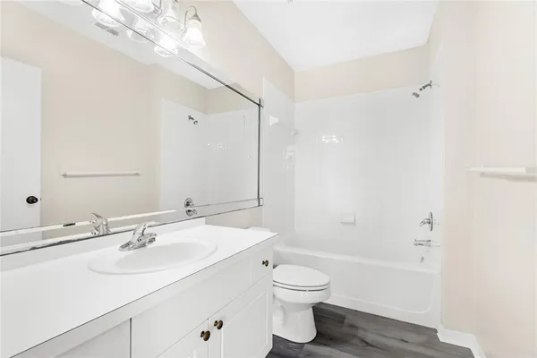$2,000 | 5160 Northridge Road, Unit 301, Sarasota, FL 34238