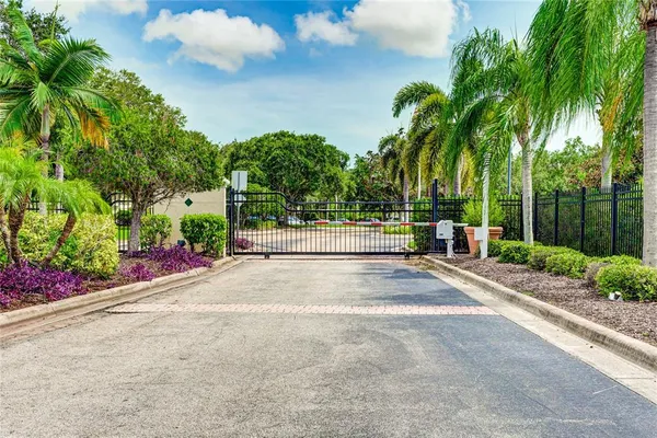 $2,000 | 5160 Northridge Road, Unit 301, Sarasota, FL 34238