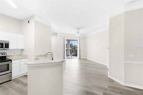 $2,000 | 5160 Northridge Road, Unit 301, Sarasota, FL 34238