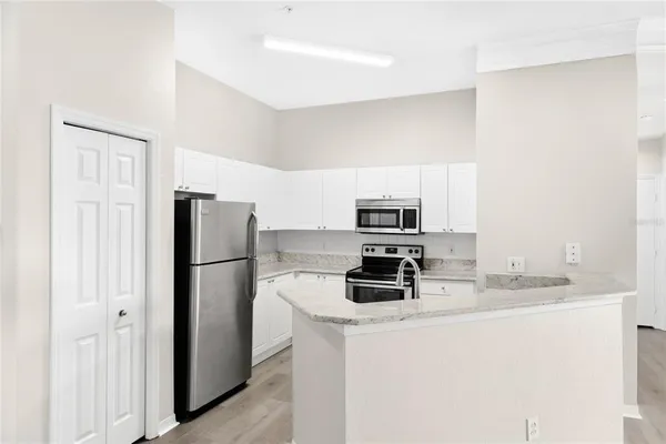 $2,000 | 5160 Northridge Road, Unit 301, Sarasota, FL 34238