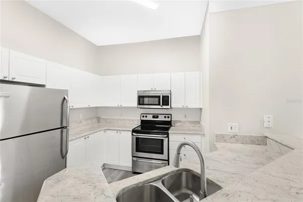 $2,000 | 5160 Northridge Road, Unit 301, Sarasota, FL 34238