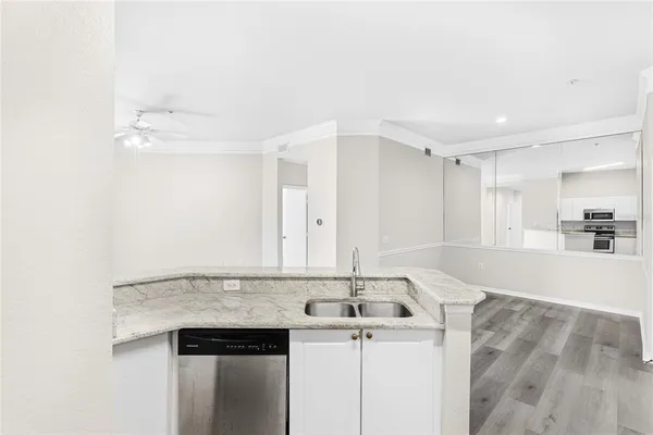 $2,000 | 5160 Northridge Road, Unit 301, Sarasota, FL 34238