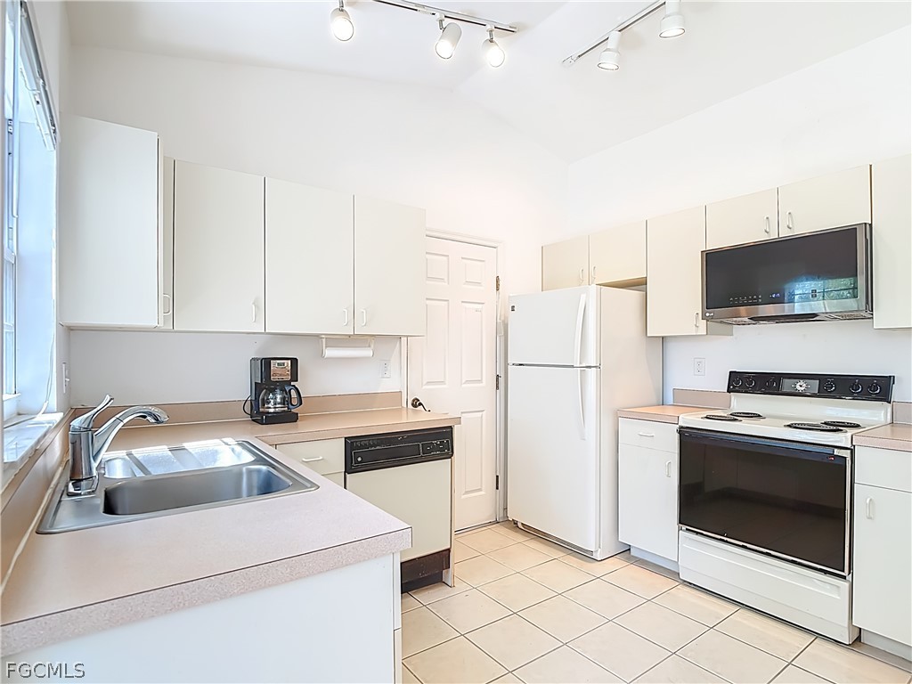 2160 Faliron Road North Fort Myers, FL 33917 - Photo 13 of 42